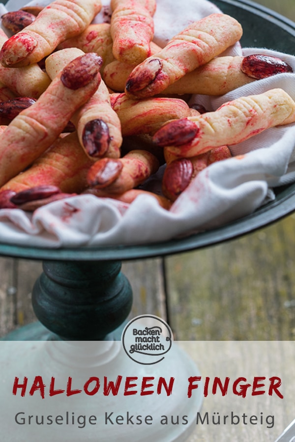 Lange abgehackte Finger mit blutigen Nägeln: Diese gruseligen Hexenfinger sind einfach die perfekten Halloween-Kekse und noch dazu sehr lecker! #halloween #fingerfood #snacks #backenmachtglücklich