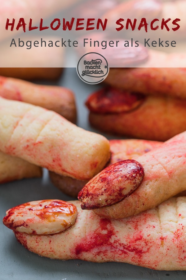 Lange abgehackte Finger mit blutigen Nägeln: Diese gruseligen Hexenfinger sind einfach die perfekten Halloween-Kekse und noch dazu sehr lecker! #halloween #fingerfood #snacks #backenmachtglücklich