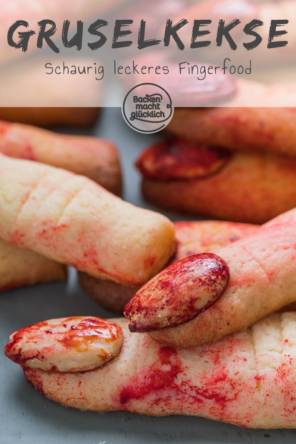 Lange abgehackte Finger mit blutigen Nägeln: Diese gruseligen Hexenfinger sind einfach die perfekten Halloween-Kekse und noch dazu sehr lecker! #halloween #fingerfood #snacks #backenmachtglücklich