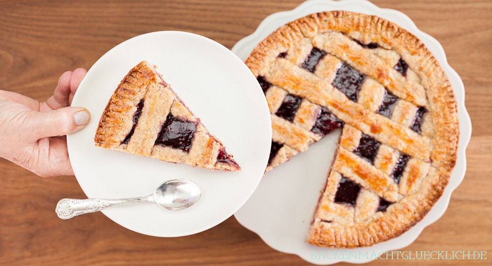 Einfaches Rezept für Original Linzer Torte. Saftig, fruchtig, mürbe - so wie der Linzer Kuchen sein muss