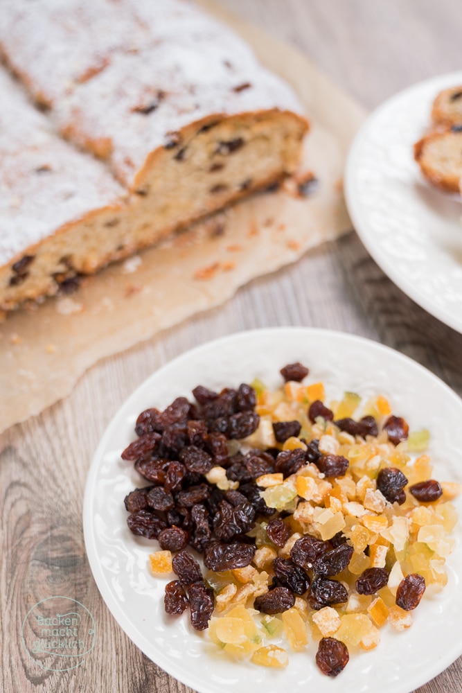 Der saftige Christstollen mit Marzipan ist ein echter Klassiker in der Weihnachtszeit. Ein Schritt für Schritt Rezept für Christstollen, der garantiert gelingt!