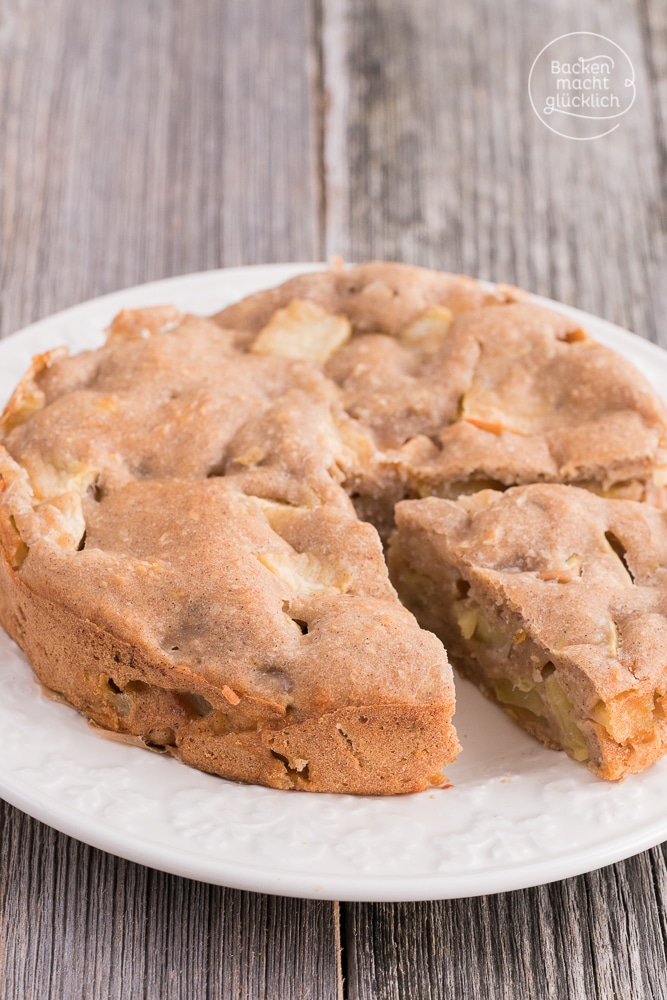 Dieser Apfelkuchen ist vegan, zuckerfrei, kalorienarm - und trotzdem super saftig und fruchtig. Der gesunde Apfelkuchen ist perfekt für Babys, Kleinkinder und gesundheitsbewusste Genießer!