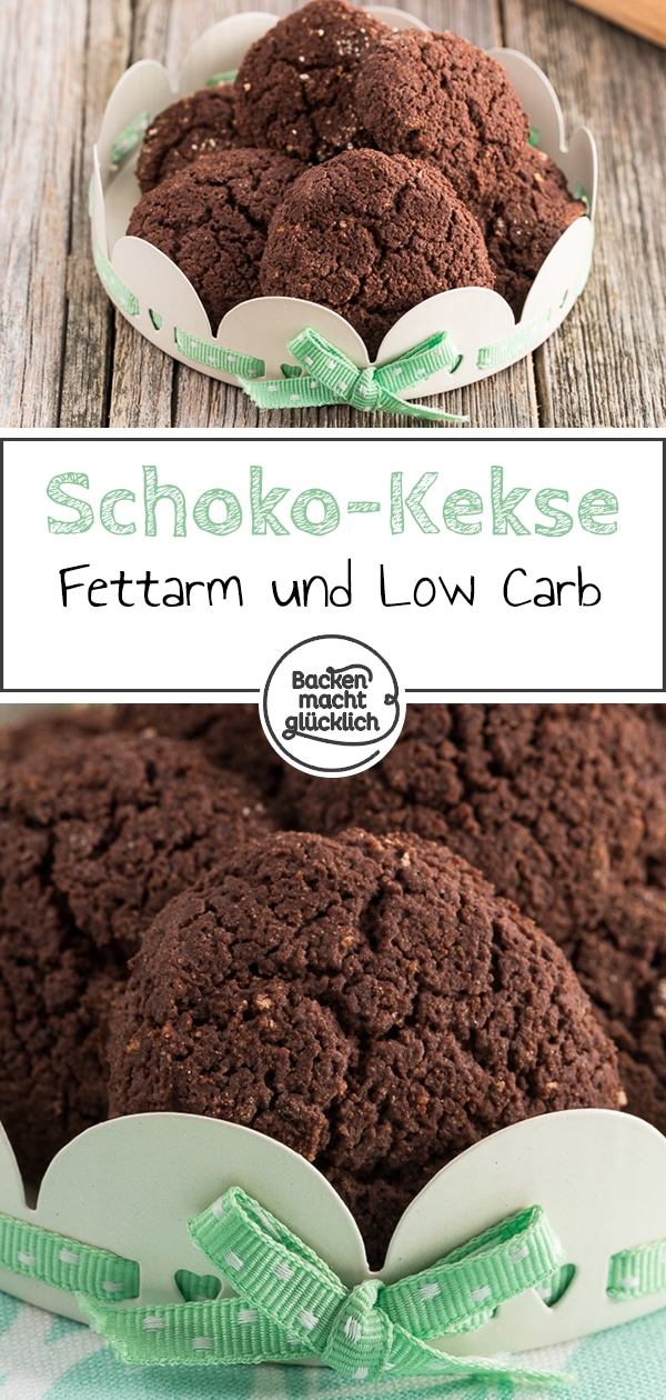 Fettarme, kohlenhydratarme Schokoladenkekse ohne Zucker klingen wie ein Widerspruch in sich. Aber diese Low Carb Schokokekse sind genau das. Darüber hinaus schmecken die zuckerfreien Kekse auch noch richtig lecker.