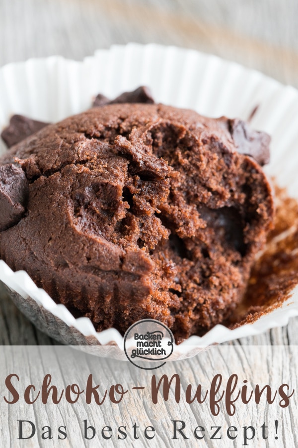 Einfaches Rezept für supersaftige Schokomuffins mit Öl. Die Schokoladenmuffins benötigen nur wenige Zutaten und sind innerhalb von 5 Minuten im Ofen.