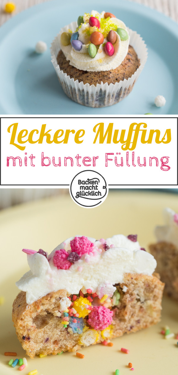 Diese gefüllten Piñata Cupcakes sind Hingucker für jede Feier! Die perfekten Kindergeburtstags-Muffins mit Smarties