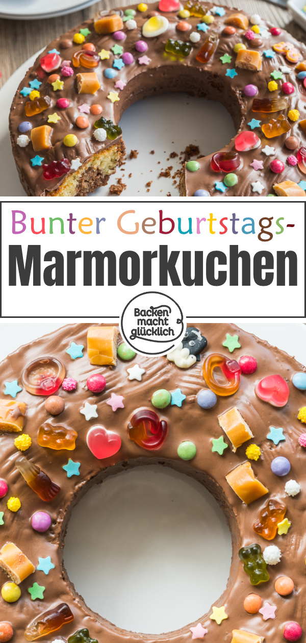 Auf der Suche nach einem tollen Geburtstagskuchen für Kinder? Dieser kunterbunt verzierte Marmorkuchen kommt immer gut an!