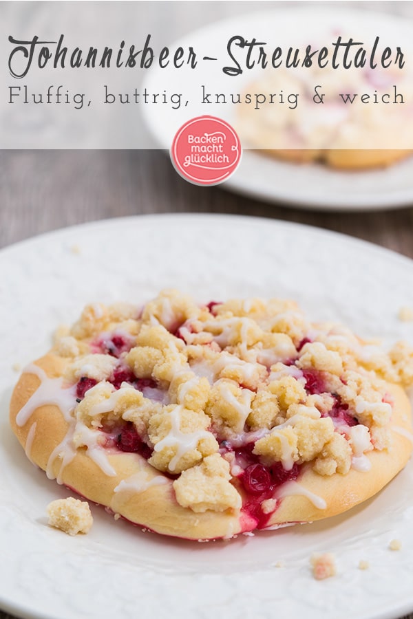 Lockerer Hefeteig, leicht säuerliche Beeren und eine richtig dicke Schicht knuspriger Butterstreusel: Diese Streuseltaler schmecken wie vom Bäcker - nur viel besser!