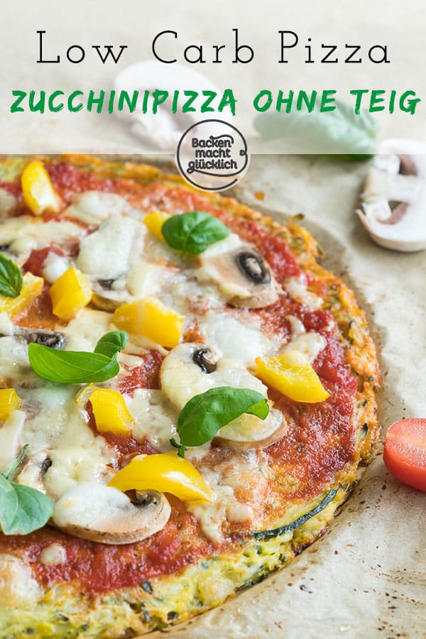 Ein tolles Low Carb Pizza-Rezept: Low Carb Zucchinipizza. Das Experiment, eine Zucchini-Pizza ohne Teig, ist mehr als geglückt. So gut wie keine Kohlenhydrate, aber viel Geschmack stecken in der Low Carb Pizza ohne Mehl.