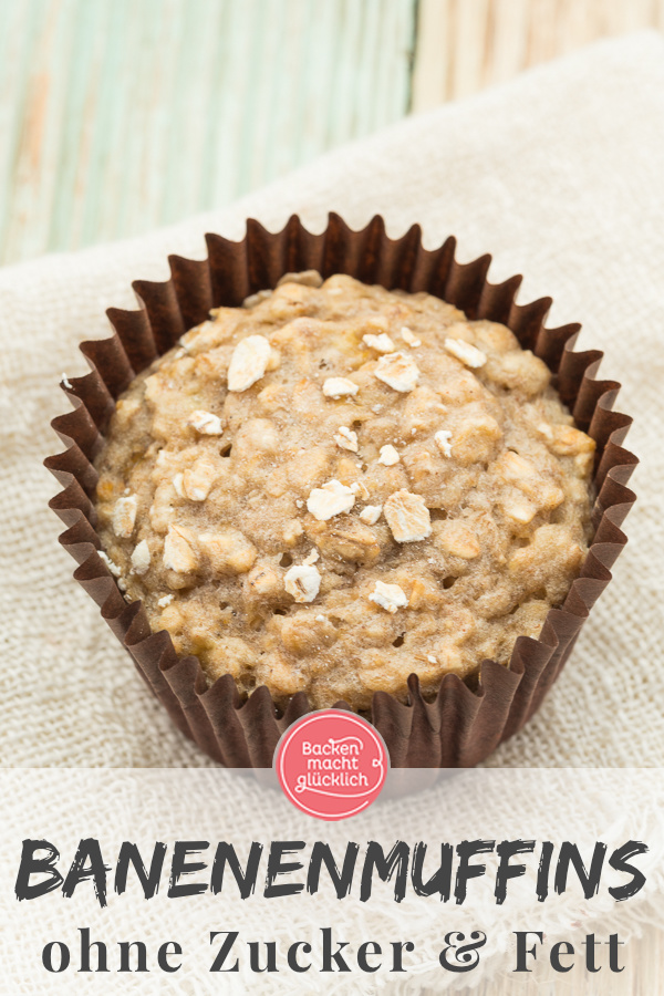 Vegane Bananen-Hafer-Muffins ohne Zucker, Ei und Fett kommen nicht nur bei Kindern gut an. Tolle gesunde Frühstücksmuffins!