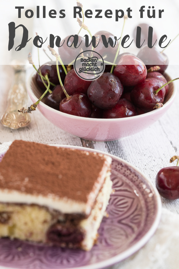 Donauwelle vom Blech ist ein köstlicher Klassiker! Unser einfaches Donauwellen-Rezept mit Pudding-Buttercreme und Kirschen kommt bei Groß und Klein gut an.