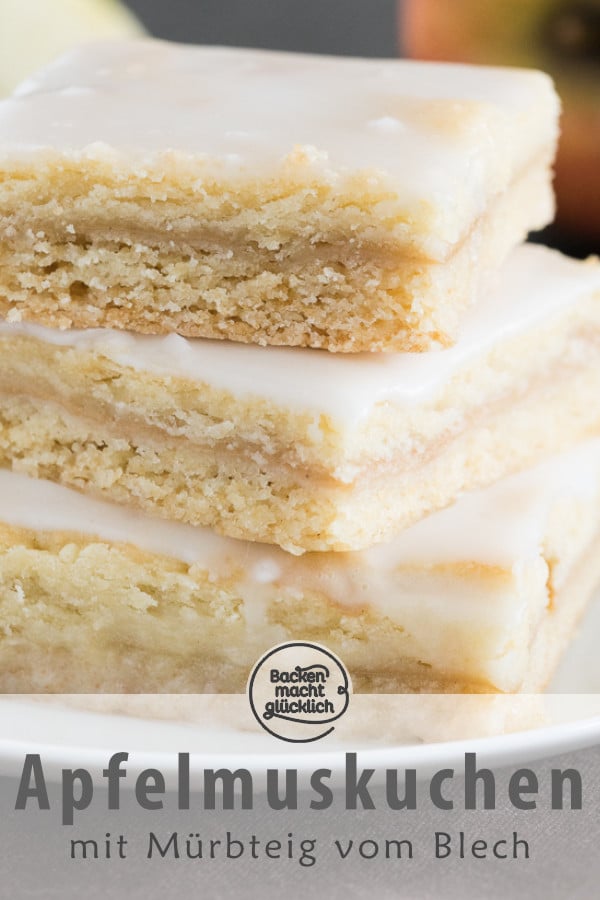 Köstlicher gedeckter Apfelmuskuchen vom Blech: Dieser Apfelkuchen mit Apfelmus wird wunderbar mürbe, saftig und zart. Der Apfelkuchen schmeckt auch nach 2 Tagen noch frisch.