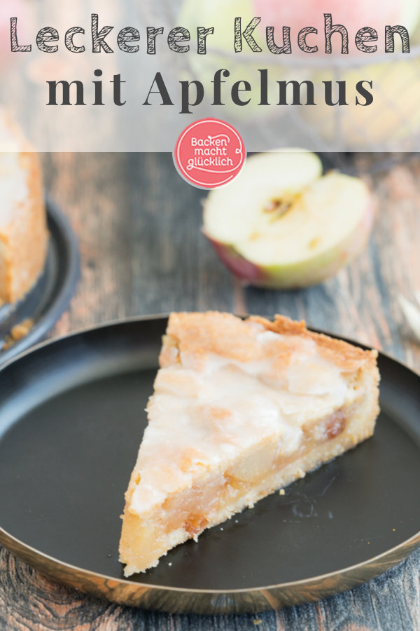 Köstlicher gedeckter Apfelmuskuchen vom Blech: Dieser Apfelkuchen mit Apfelmus wird wunderbar mürbe, saftig und zart. Der Apfelkuchen schmeckt auch nach 2 Tagen noch frisch.