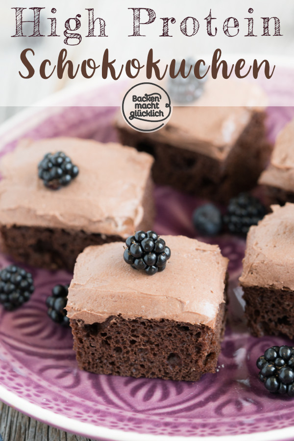 Eiweißbombe aus dem Ofen: Dieser Schoko-Proteinkuchen mit Frischkäsefrosting enthält keinen Zucker und kaum Fett, aber viel Protein. Der High-Protein-Kuchen ist ein toller Fitnesskuchen und leckere Alternative zum Shake!