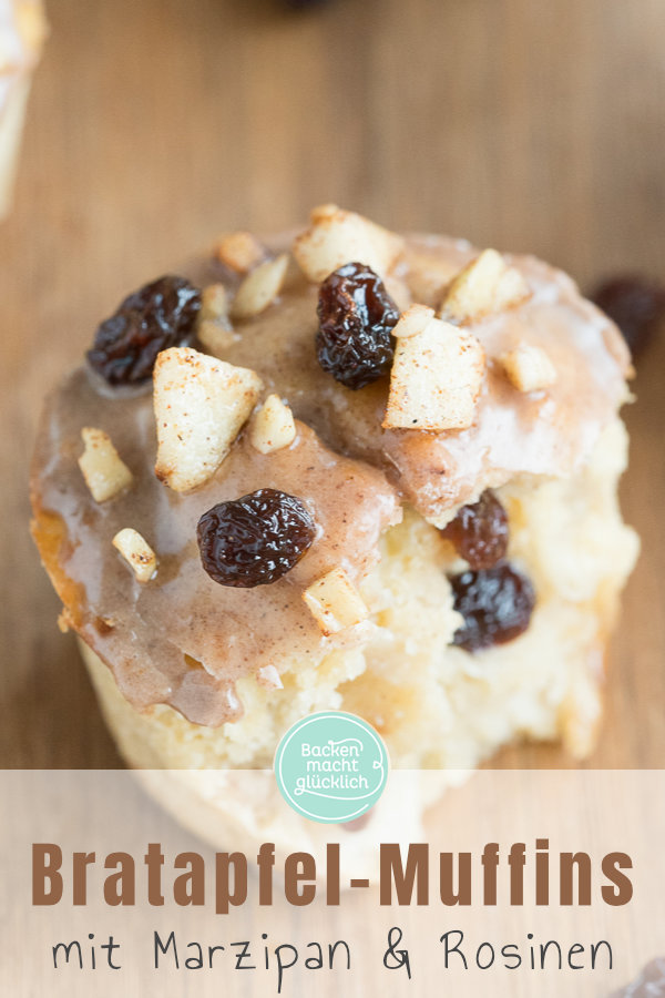 Sehr saftige Bratapfelmuffins mit Marzipan, Mandeln und Rosinen. Das perfekte Soulfood für Herbst und Winter!