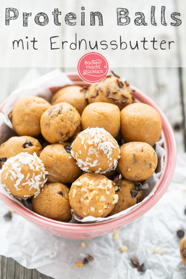 Tolle Powerbällchen: Diese Erdnussbutter Protein Balls schmecken wie Cookie-Teig, geben aber gesunde Energie. Die gesunden Protein Kugeln sind auch vegan sowie glutenfrei möglich.