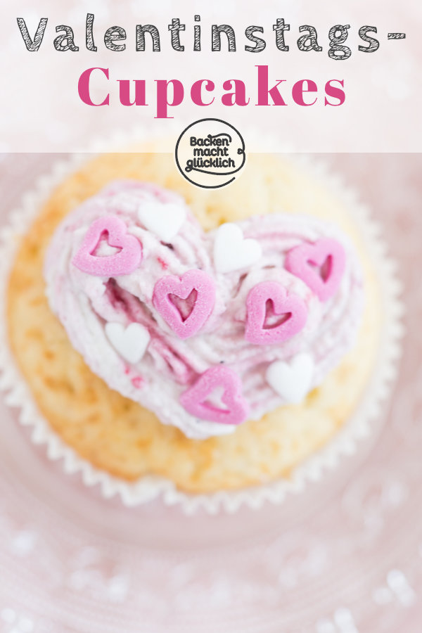 Tolles Grundrezept für köstliche Muffins mit Herz. Die Herz-Cupcakes eignen sich super um der Mama zum Muttertag eine Freude zu machen: Einfache und schnelle Muttertags-Cupcakes!