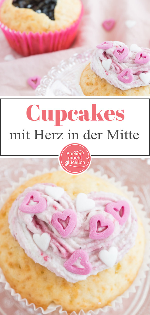 Tolles Grundrezept für köstliche Muffins mit Herz. Die Herz-Cupcakes eignen sich super um der Mama zum Muttertag eine Freude zu machen: Einfache und schnelle Muttertags-Cupcakes!