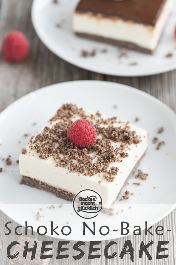 Ein köstlicher Schoko-Käsekuchen ohne Backen: Dieser schwarz-weiße Cheesecake mit Keksboden macht süchtig!