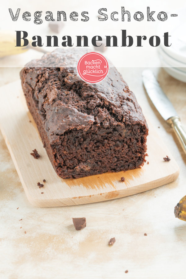 Dieses vegane Schoko-Bananenbrot ist unglaublich schokoladig, feucht, saftig. Obwohl der Schoko-Bananenkuchen ohne Ei, Butter, Milch und Co auskommt, fehlt es einfach an nichts!