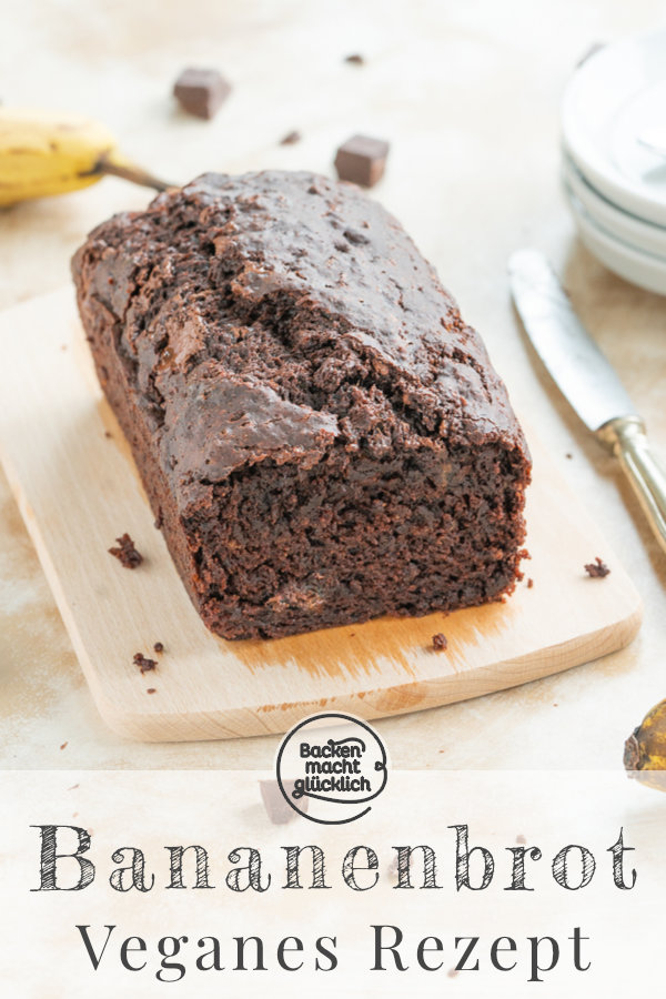 Dieses vegane Schoko-Bananenbrot ist unglaublich schokoladig, feucht, saftig. Obwohl der Schoko-Bananenkuchen ohne Ei, Butter, Milch und Co auskommt, fehlt es einfach an nichts!