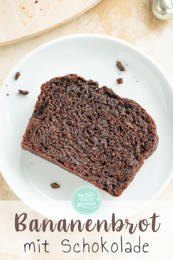 Dieses vegane Schoko-Bananenbrot ist unglaublich schokoladig, feucht, saftig. Obwohl der Schoko-Bananenkuchen ohne Ei, Butter, Milch und Co auskommt, fehlt es einfach an nichts!