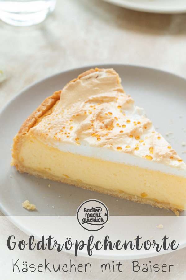 So ein Käsekuchen mit Baiserhaube vereint quasi das Beste aus mehreren Genuss-Welten in sich. Die Quarkkuchen-Masse des Käsekuchen ist super cremig; der Knetteig herrlich mürbe und knusprig. Und der Baiser-Käsekuchen sieht einfach klasse aus: Wegen der glitzernden Goldtröpfchen wird er auch Tränchenkuchen genannt.