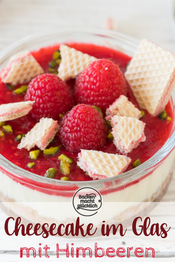 Diese Cheesecakes im Glas mit Himbeeren sind das perfekte Sommer-Dessert mit knusprigem Boden und softer Creme.