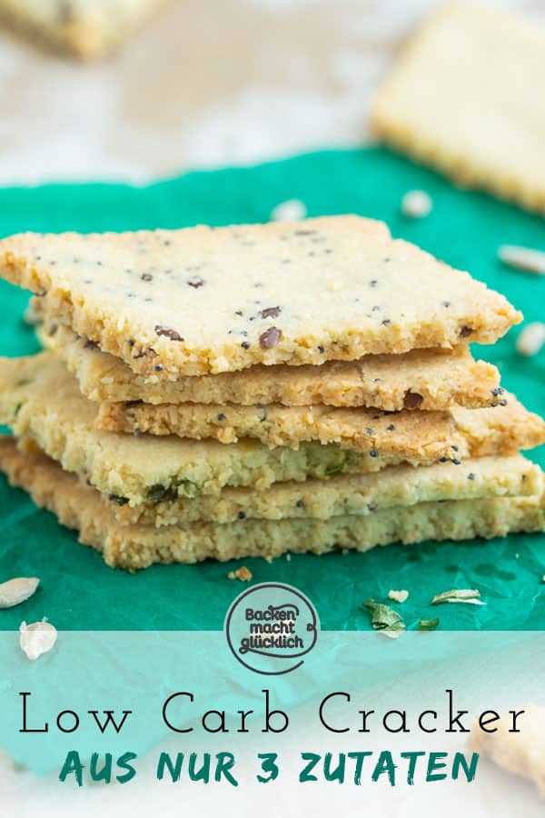 Einfache Low Carb Cracker aus nur 3 Zutaten! Diese blitzschnellen Cracker ohne Mehl, Hefe, Zucker und Co sind der perfekte Low Carb Snack