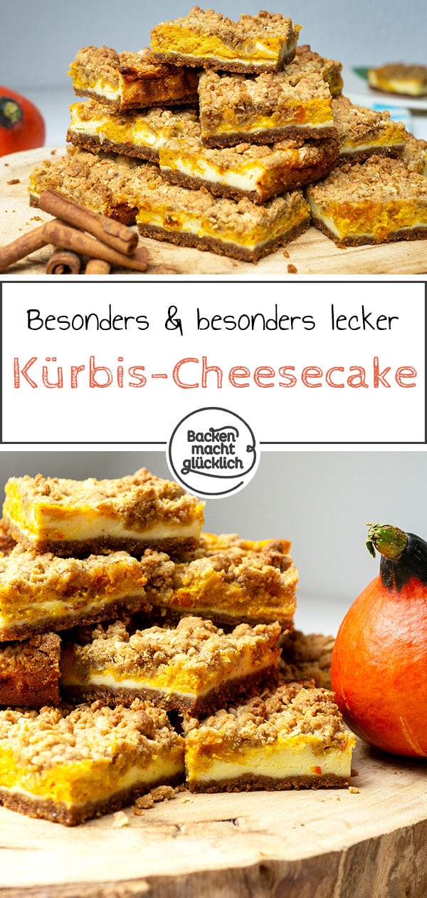 Kürbis-Cheesecake: Knuspriger Keksbröselboden, cremiger Belag, üppiges Streuseltopping. Dieser Kürbis-Käsekuchen vom Blech ist eine besonderer Herbstgenuss! Der Kürbis-Cheesecake ist ideal für Kürbisliebhaber.