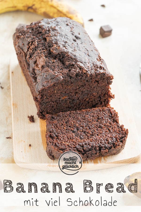 Dieses vegane Schoko-Bananenbrot ist unglaublich schokoladig, feucht, saftig. Obwohl der Schoko-Bananenkuchen ohne Ei, Butter, Milch und Co auskommt, fehlt es einfach an nichts!