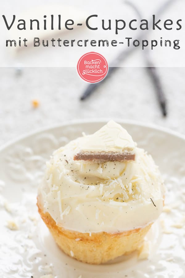 Saftige und fluffige Vanille-Cupcakes mit einem Frosting aus verführerischer Vanille-Buttercreme: Diese edlen Törtchen sind perfekt für besondere Anlässe! Toll zum Beispiel als Hochzeits-Cupcakes oder für Geburtstage