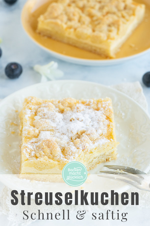 Ein einfacher, schneller Käse-Streusel-Kuchen vom Blech, der Groß und Klein schmeckt. Die Kombination aus saftigem Quarkkuchen und knusprigen Streuseln ist verführerisch gut!