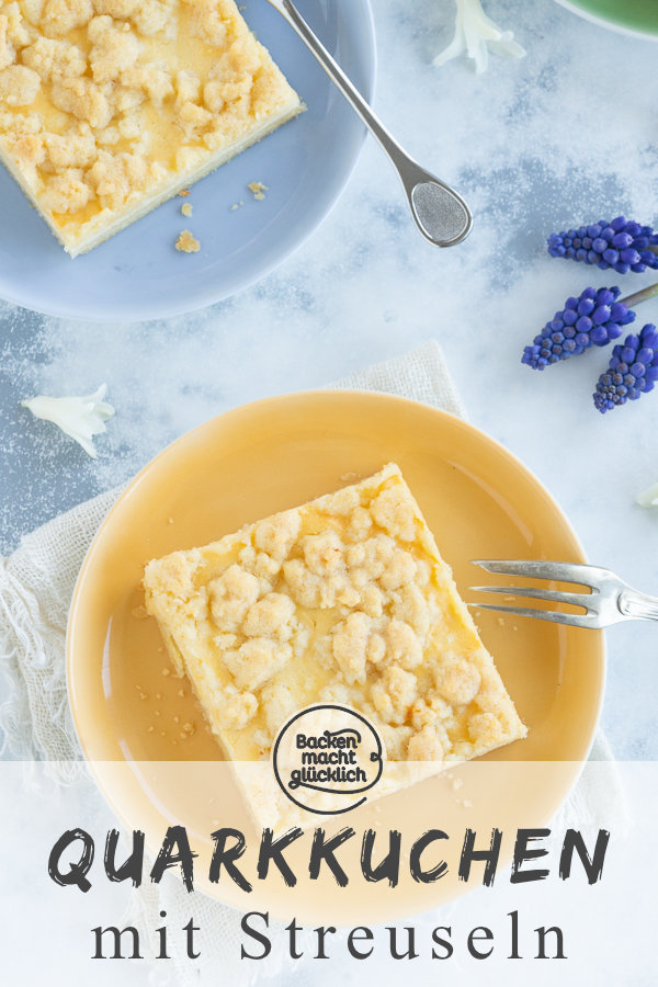 Ein einfacher, schneller Käse-Streusel-Kuchen vom Blech, der Groß und Klein schmeckt. Die Kombination aus saftigem Quarkkuchen und knusprigen Streuseln ist verführerisch gut!