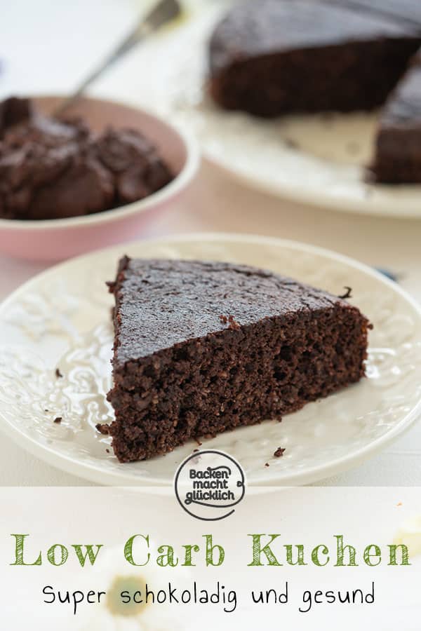 Leckerer, super einfacher Schokokuchen mit sehr wenigen Kohlenhydraten. Weiterer Pluspunkt: Das Rezept für den Keto-Schokokuchen kommt ohne Spezial-Zutaten aus.