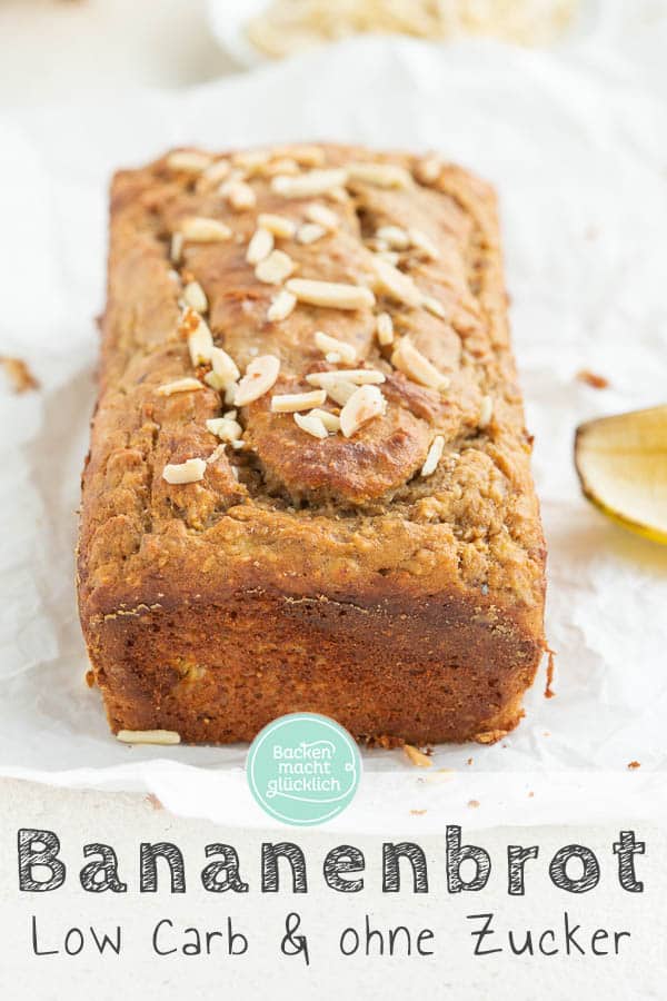 Dieses leckere Low Carb Banana Bread kommt ganz ohne Butter, Zucker und Mehl aus. Dafür schmeckt es aber genauso saftig und aromatisch wie das Original. Das gesunde Banana Bread ist eine klare Empfehlung! #bananbread #bananenbrot #lowcarb #banenkuchen #bananenbrotgesund #backenmachtglücklich