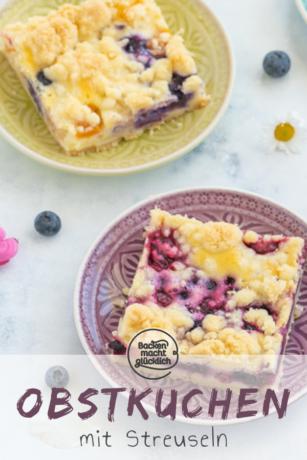 Mit dem saftigen Obst-Streusel-Kuchen vom Blech holt ihr euch einen echt köstlichen Klassiker ins Haus! Allein, wenn ich schon wieder an die knusprigen Butter-Streusel denk läuft mir das Wasser im Mund zusammen. Dieser himmlische Blechkuchen mit Obst und Streuseln kommt einfach immer gut an! #streusel #streuselkuchen #obst #obstkuchen #blechkuchen #backenmachtglücklich