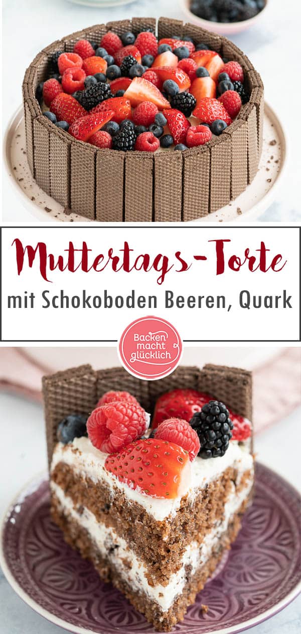 Diese Schoko-Beeren-Torte ist eine wunderbare Kombination aus saftigem Rührteigboden, sahniger Mascarpone-Füllung, fruchtigem Topping und knuspriger Waffeldeko. Die Muttertagstorte für Anfänger ist genau das richtige für alle, die ein bisschen Eindruck schinden wollen - obwohl sie keine Tortenprofis sind. #backenmachtglücklich #torte #muttertag #schokotorte