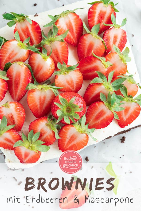 Diese köstlichen Erdbeer-Mascarpone-Brownies sehen nicht nur absolut verführerisch aus, sondern schmecken auch so. Die Brownies mit Erdbeeren sind nämlich schokoladig, cremig und fruchtig zugleich – die perfekte Kombination für den Sommer! #brownies #sommer #erdbeeren #erdbeerkuchen #schoko #backenmachtglücklich