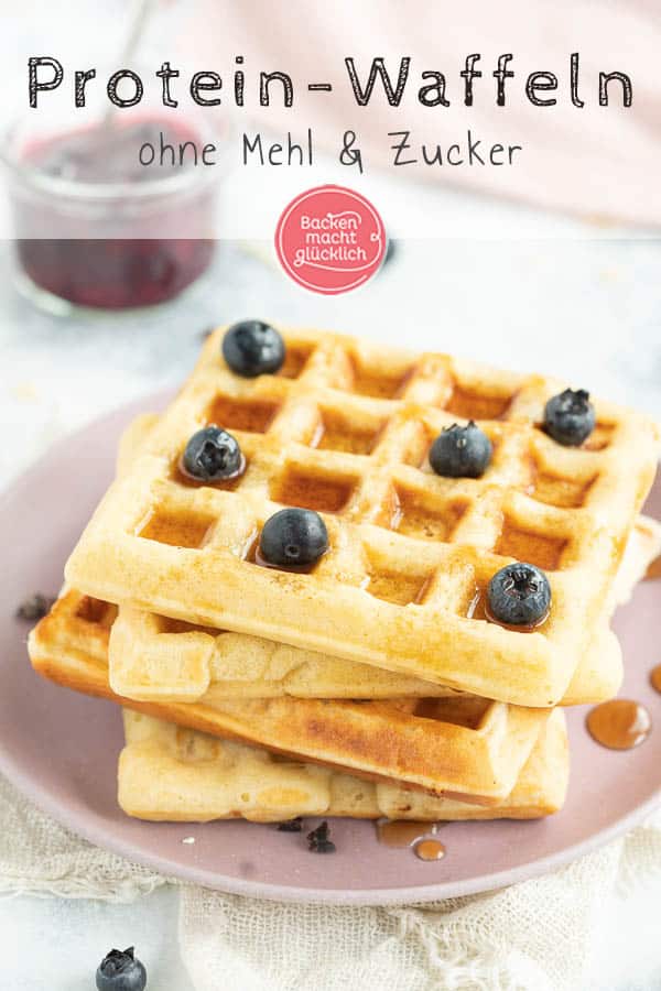Die leckeren Protein-Waffeln ohne Zucker und Mehl versorgen euch mit richtig viel Eiweiß und sind komplett glutenfrei. Die gesunden Low Carb Waffeln sind außerdem blitzschnell gebacken und schmecken super köstlich! Ein wahrer Genuss für die ganze Familie. #waffeln #lowcarb #glutenfrei #eiweiß #lowcarbwaffeln #ohnezucker #fitness #backenmachtglücklich