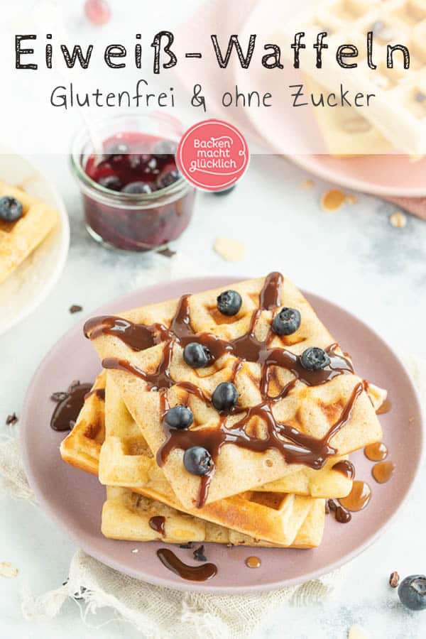 Die leckeren Protein-Waffeln ohne Zucker und Mehl versorgen euch mit richtig viel Eiweiß und sind komplett glutenfrei. Die gesunden Low Carb Waffeln sind außerdem blitzschnell gebacken und schmecken super köstlich! Ein wahrer Genuss für die ganze Familie. #waffeln #lowcarb #glutenfrei #eiweiß #lowcarbwaffeln #ohnezucker #fitness #backenmachtglücklich