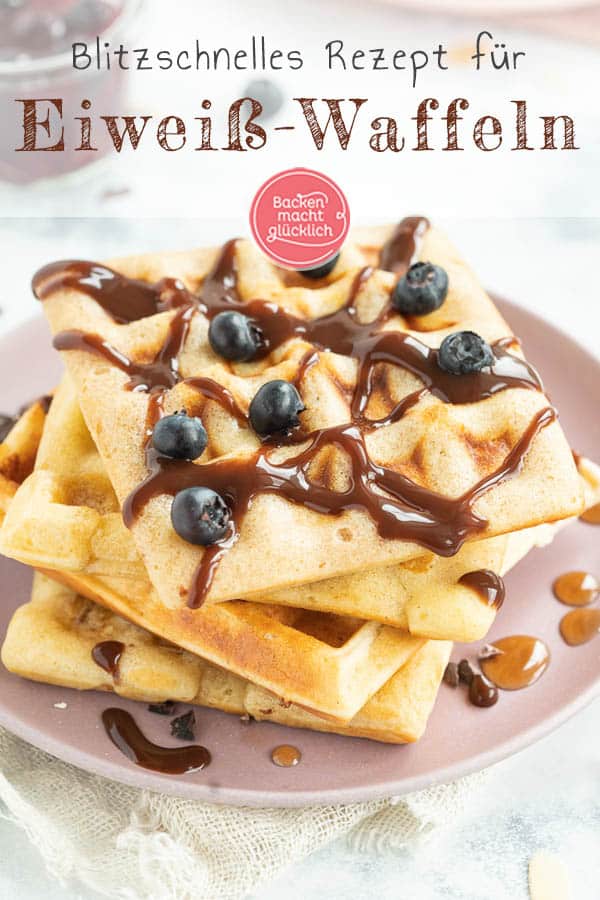 Die leckeren Protein-Waffeln ohne Zucker und Mehl versorgen euch mit richtig viel Eiweiß und sind komplett glutenfrei. Die gesunden Low Carb Waffeln sind außerdem blitzschnell gebacken und schmecken super köstlich! Ein wahrer Genuss für die ganze Familie. #waffeln #lowcarb #glutenfrei #eiweiß #lowcarbwaffeln #ohnezucker #fitness #backenmachtglücklich