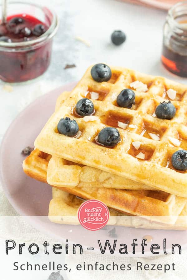 Die leckeren Protein-Waffeln ohne Zucker und Mehl versorgen euch mit richtig viel Eiweiß und sind komplett glutenfrei. Die gesunden Low Carb Waffeln sind außerdem blitzschnell gebacken und schmecken super köstlich! Ein wahrer Genuss für die ganze Familie. #waffeln #lowcarb #glutenfrei #eiweiß #lowcarbwaffeln #ohnezucker #fitness #backenmachtglücklich