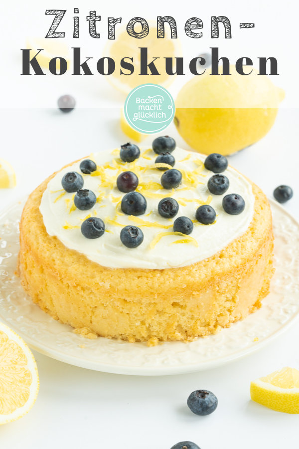 Ich liebe diesen super saftigen Zitronenkuchen mit Kokos und Joghurt. Er schmeckt super frisch und ist genau richtig für heiße Sommertage. Der Zitronen-Joghurt-Kokoskuchen kommt einfach immer gut an! #zitronenkuchen #kokos #sommer #sommerkuchen #kokoskuchen #zitrone #backenmachtglücklich