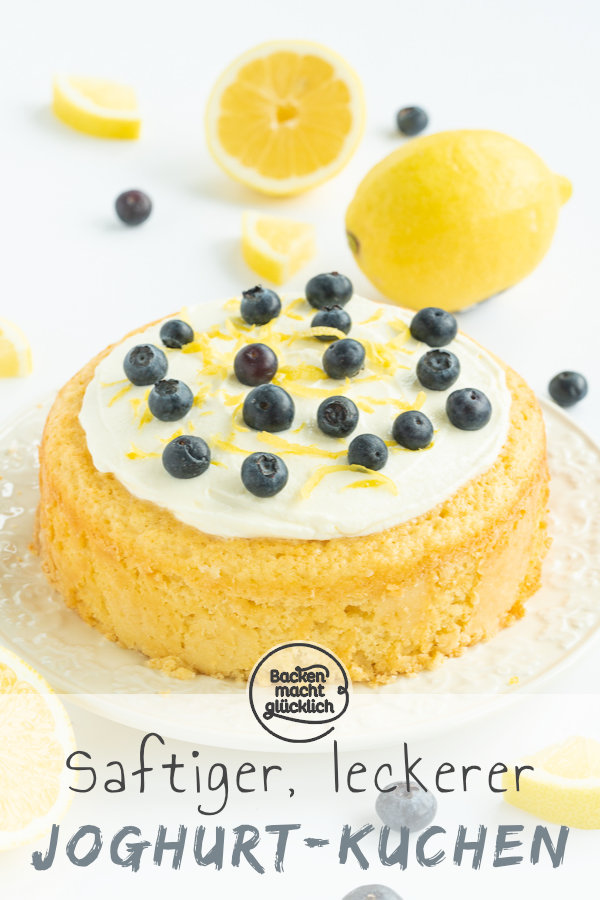 Ich liebe diesen super saftigen Zitronenkuchen mit Kokos und Joghurt. Er schmeckt super frisch und ist genau richtig für heiße Sommertage. Der Zitronen-Joghurt-Kokoskuchen kommt einfach immer gut an! #zitronenkuchen #kokos #sommer #sommerkuchen #kokoskuchen #zitrone #backenmachtglücklich