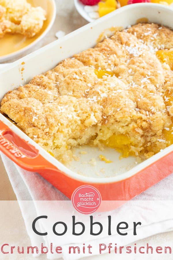 Dieser Pfirsich-Cobbler ist ein köstlicher, fruchtiger Kuchen-Obst-Auflauf aus Obst, üppiger Teigkruste und einem Hauch Karamell. Wer ein besonderes Sommer-Dessert sucht, sollte den Pfirsichschuster (Peach Cobbler) testen