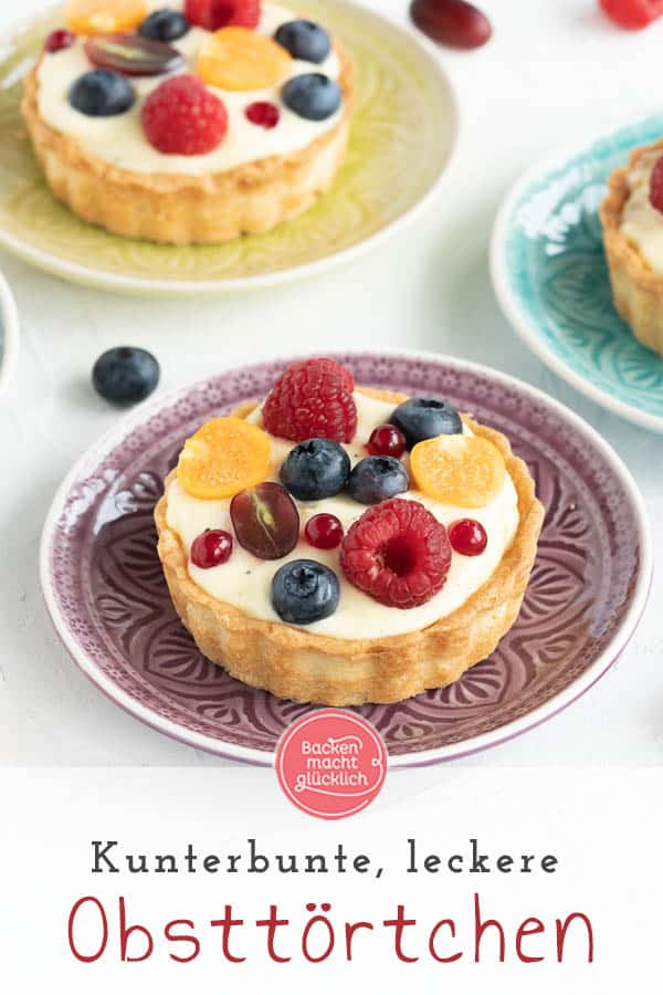 Diese Tartelettes mit Obst und Vanillecreme sind das perfekte Dessert für den Sommer. Die kleinen Obst-Törtchen sind super einfach und schnell gebacken. #tartelette #törtchen #tarte #obstkuchen #backenmachtglücklich