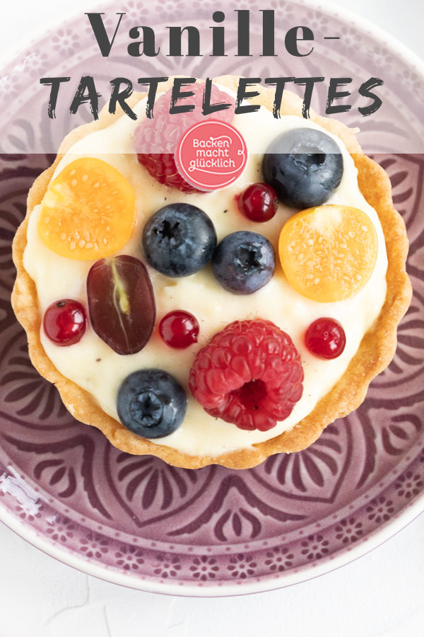 Diese Tartelettes mit Obst und Vanillecreme sind das perfekte Dessert für den Sommer. Die kleinen Obst-Törtchen sind super einfach und schnell gebacken. #tartelette #törtchen #tarte #obstkuchen #backenmachtglücklich