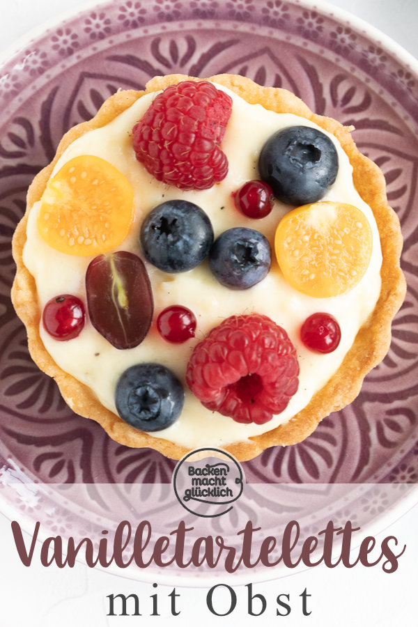 Diese Tartelettes mit Obst und Vanillecreme sind das perfekte Dessert für den Sommer. Die kleinen Obst-Törtchen sind super einfach und schnell gebacken. #tartelette #törtchen #tarte #obstkuchen #backenmachtglücklich