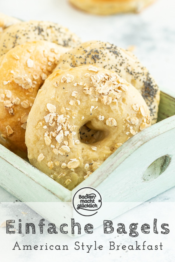 Original amerikanische Bagels sind schon was Besonderes! Mit diesem Grundrezept gelingen die fluffigen Bagels auch Zuhause - egal ob süß oder salzig. #bagels #frühstück #americanstyle #backenmachtglücklich