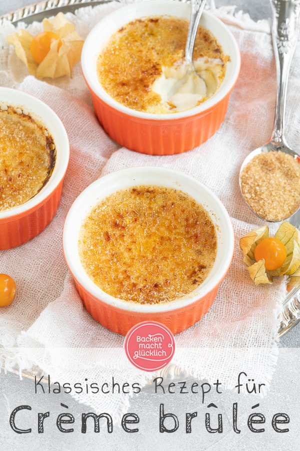 Diese köstliche Crème brûlée ist ein echter Dessert-Klassiker. Die süße Nachspeise aus Frankreich ist knusprig und cremig zugleich. #cremebrulee #dessert #nachtisch #backenmachtglücklich